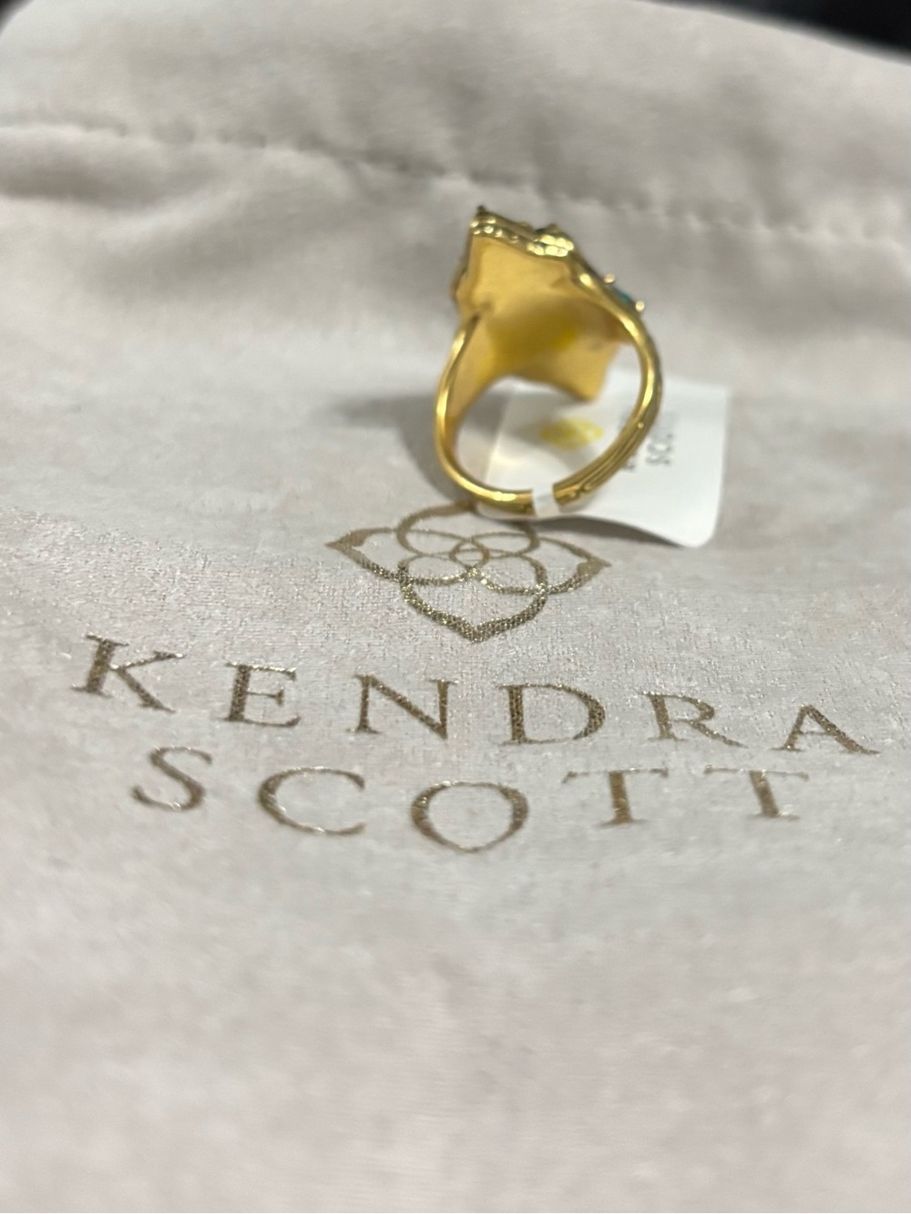 Kendra Scott x Disney The Queen Vintage Green Mother of Pearl Statement Ring - Picture 7 of 12